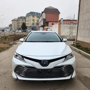 Toyota Camry, 2018