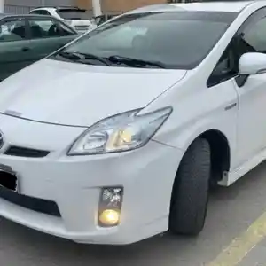 Лобовое стекло на Toyota Prius