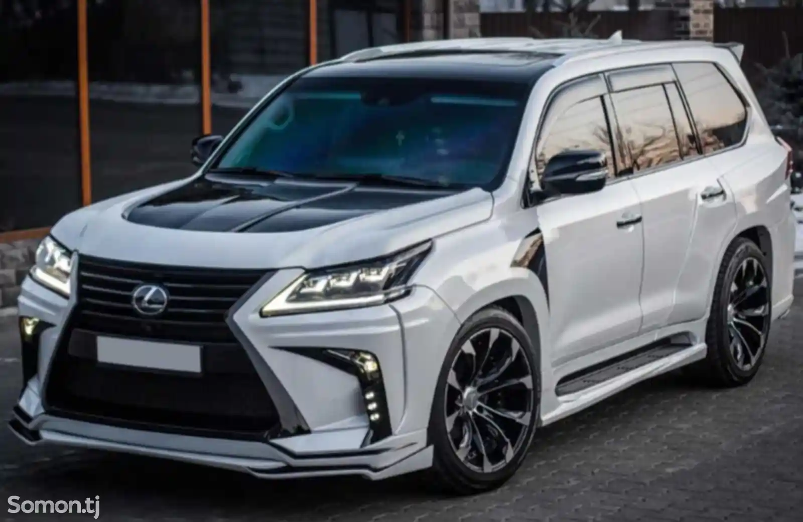 Лобовое стекло на Lexus LX570 2016