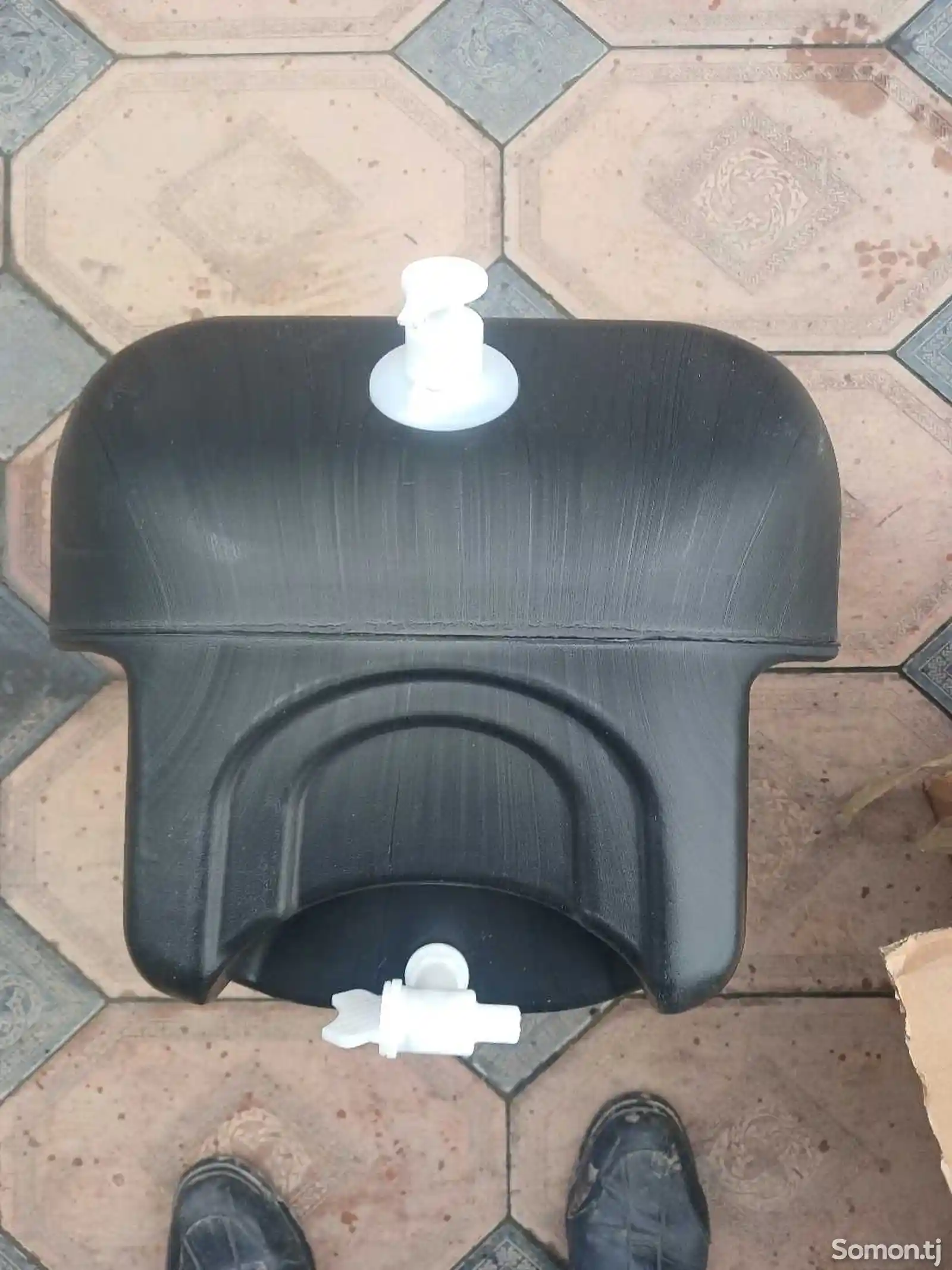 Пластиковый бак для воды с емкостью для мыла рукомойник-1