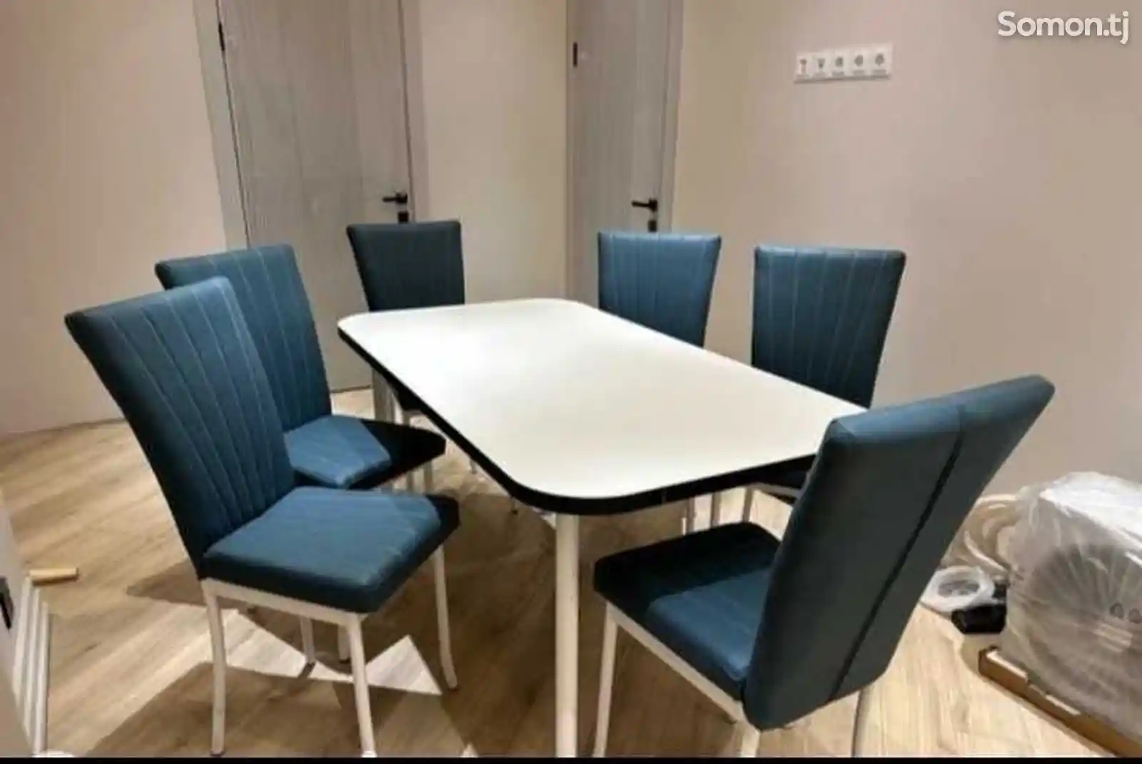 Стол и стулья для кухни-1