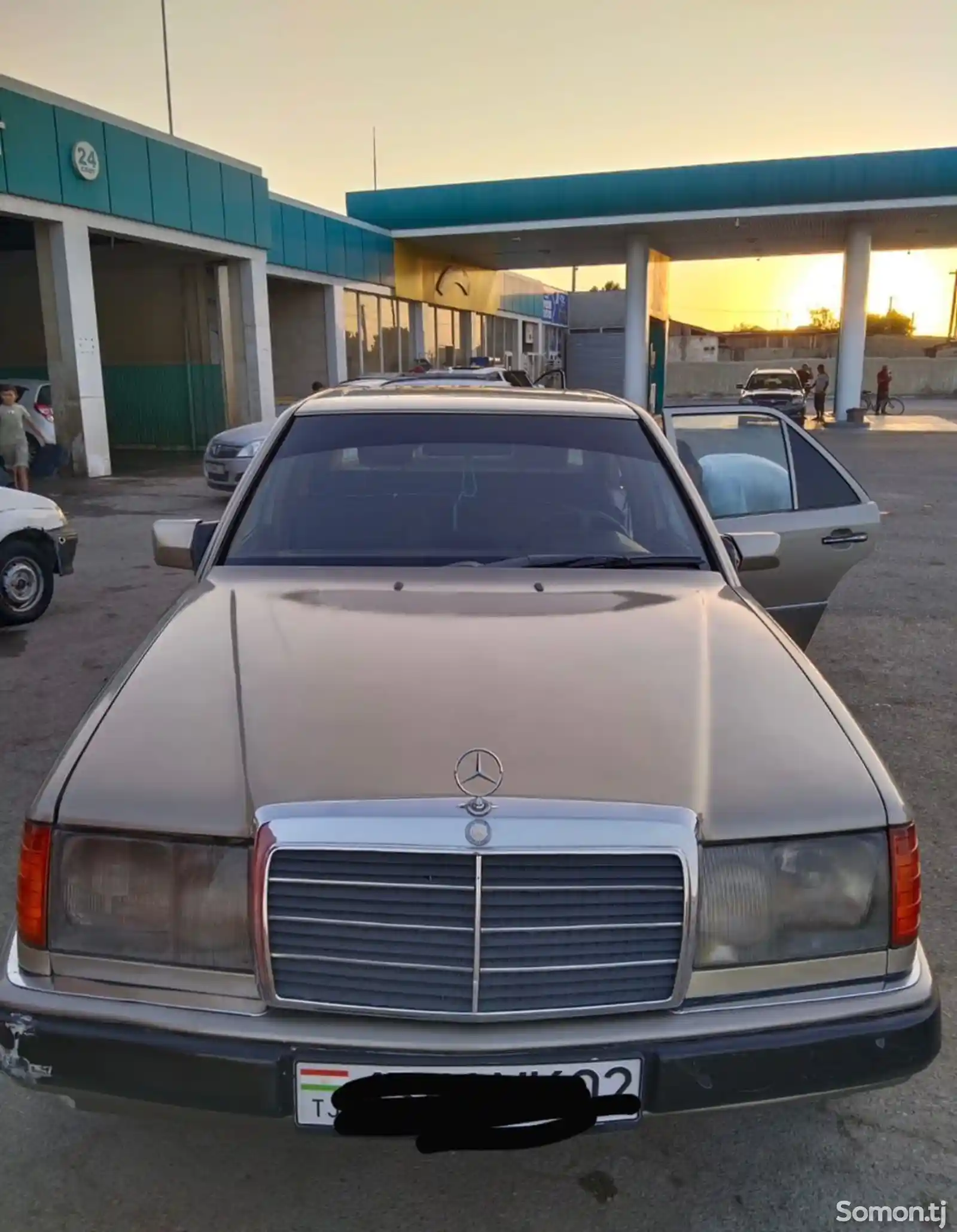 Mercedes-Benz W124, 1990-1