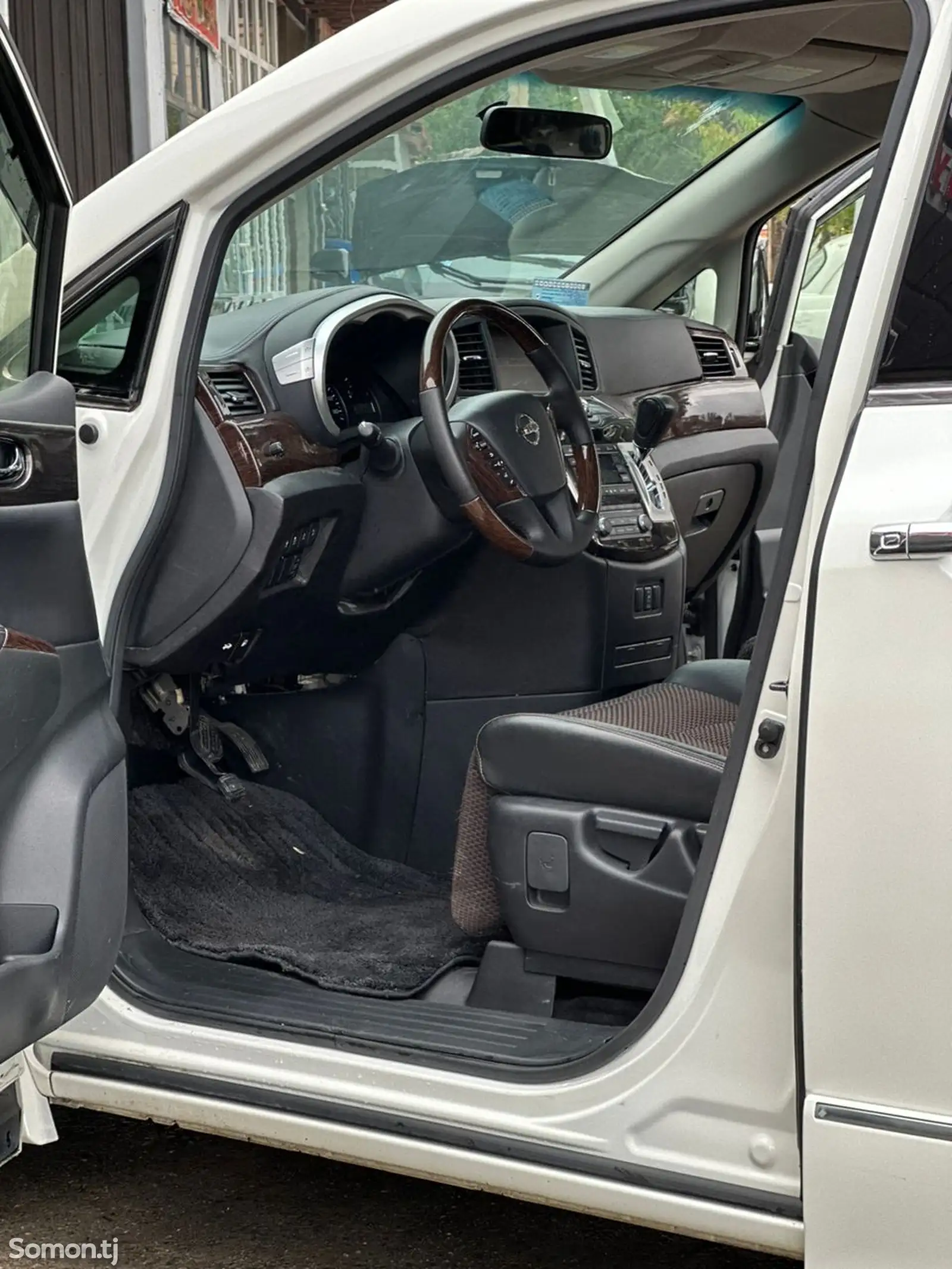 Nissan Elgrand, 2015-9