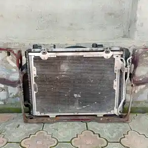 Кассеты радиаторов с телевизором автомат на Mercedes-Benz