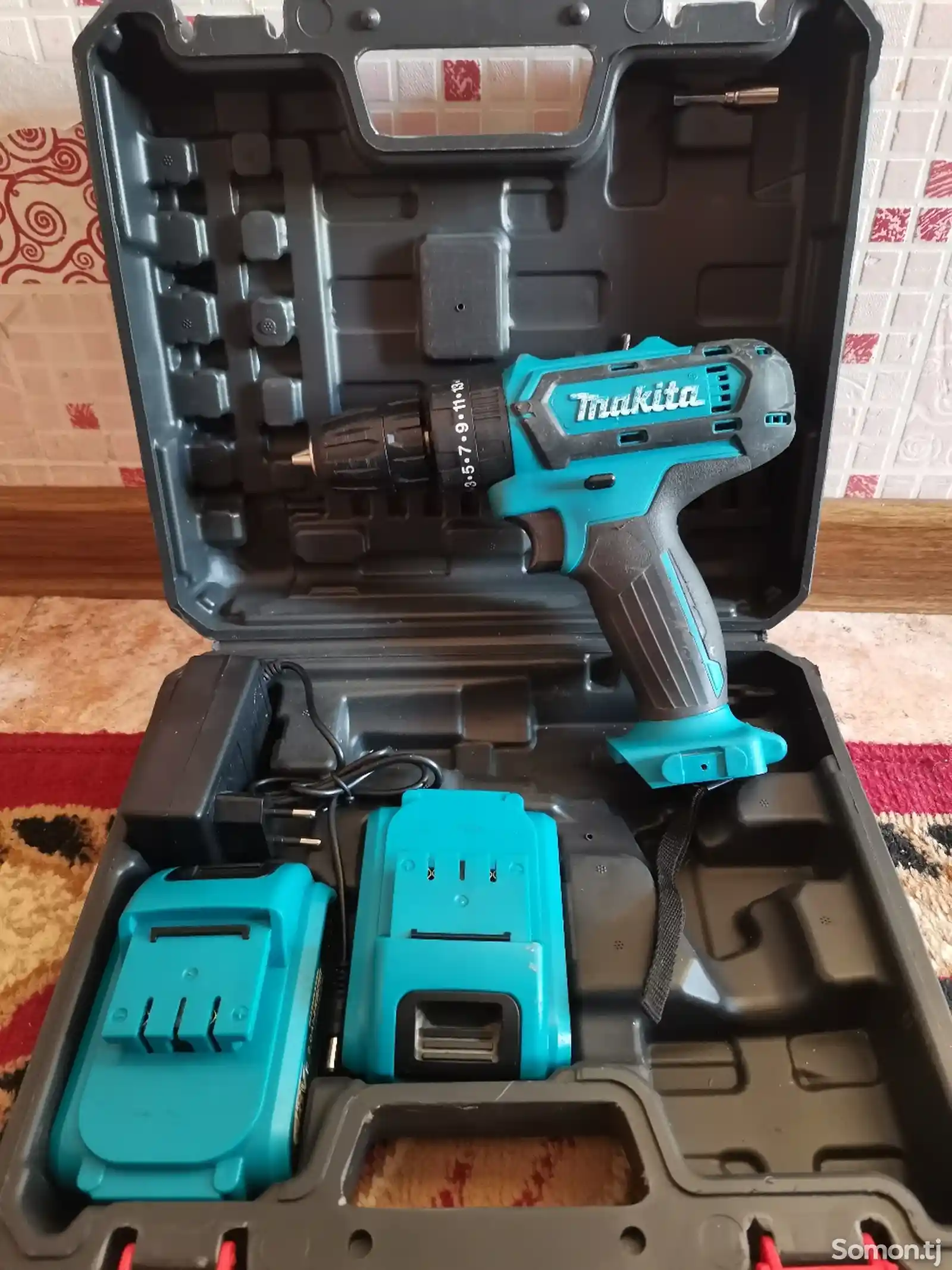 Шуруповерт Makita-3