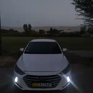 Hyundai Elantra, 2017