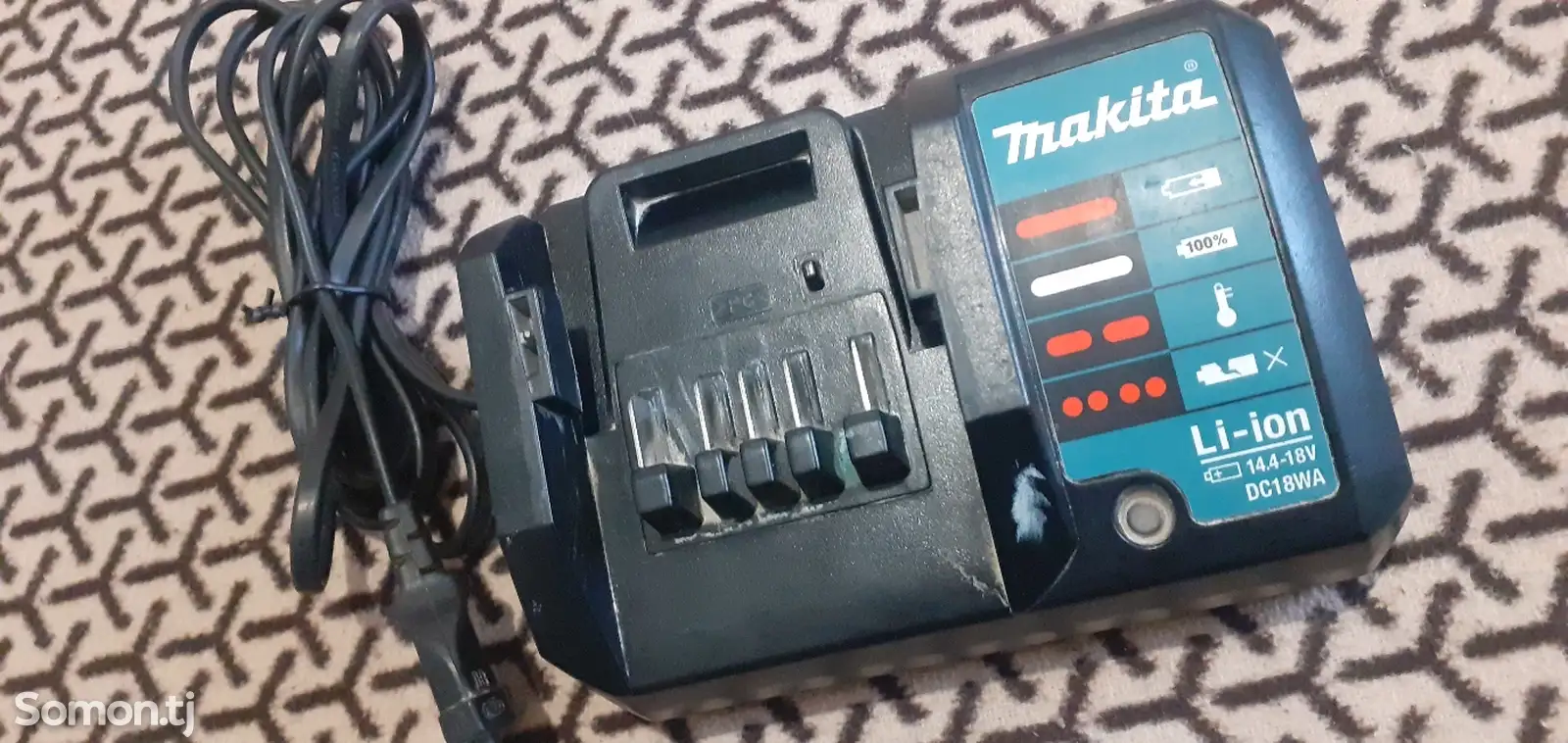 Зарядное устройство Makita-3