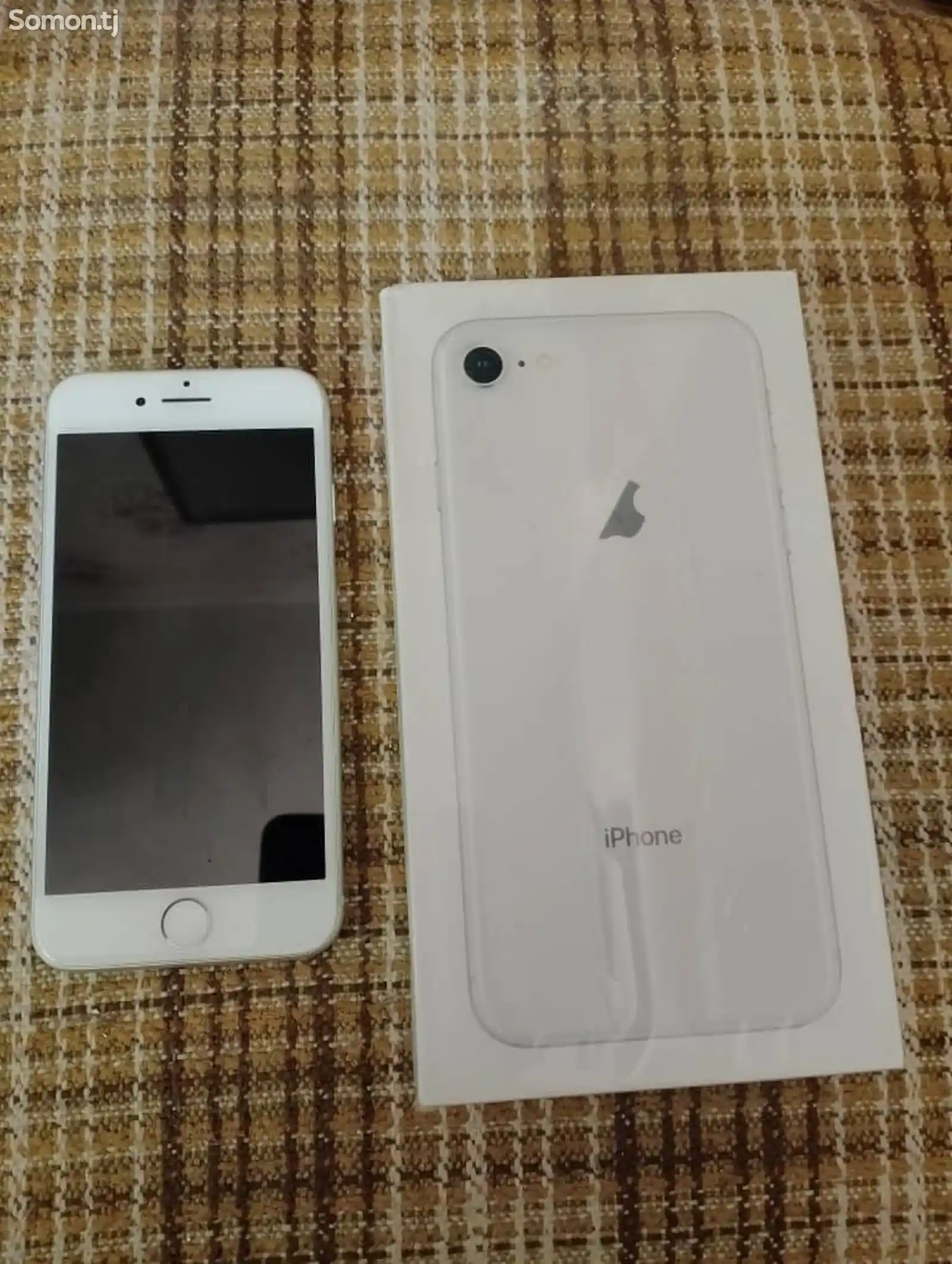 Apple iPhone 8, 64 gb, Silver-1