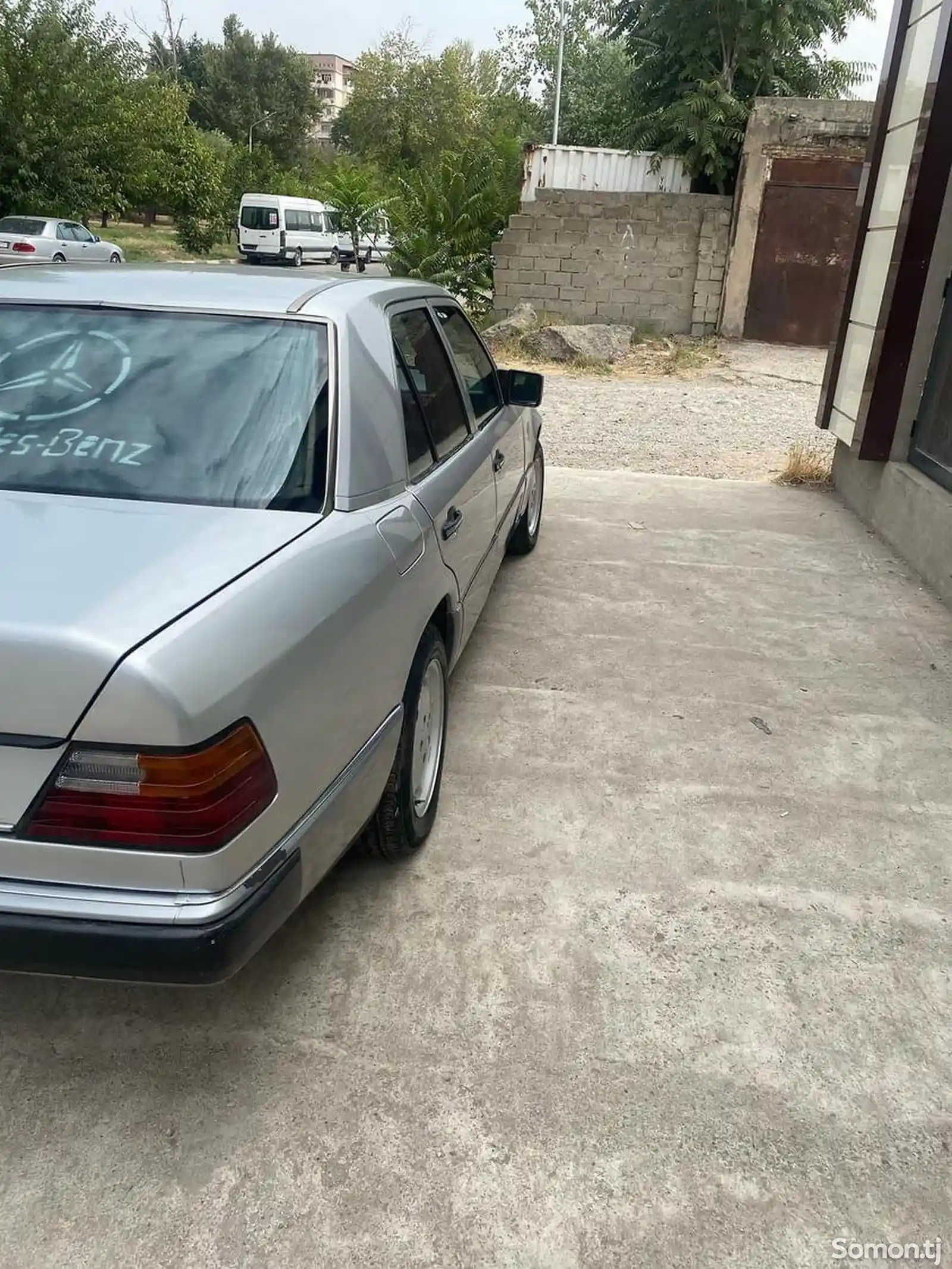 Mercedes-Benz W124, 1993-5