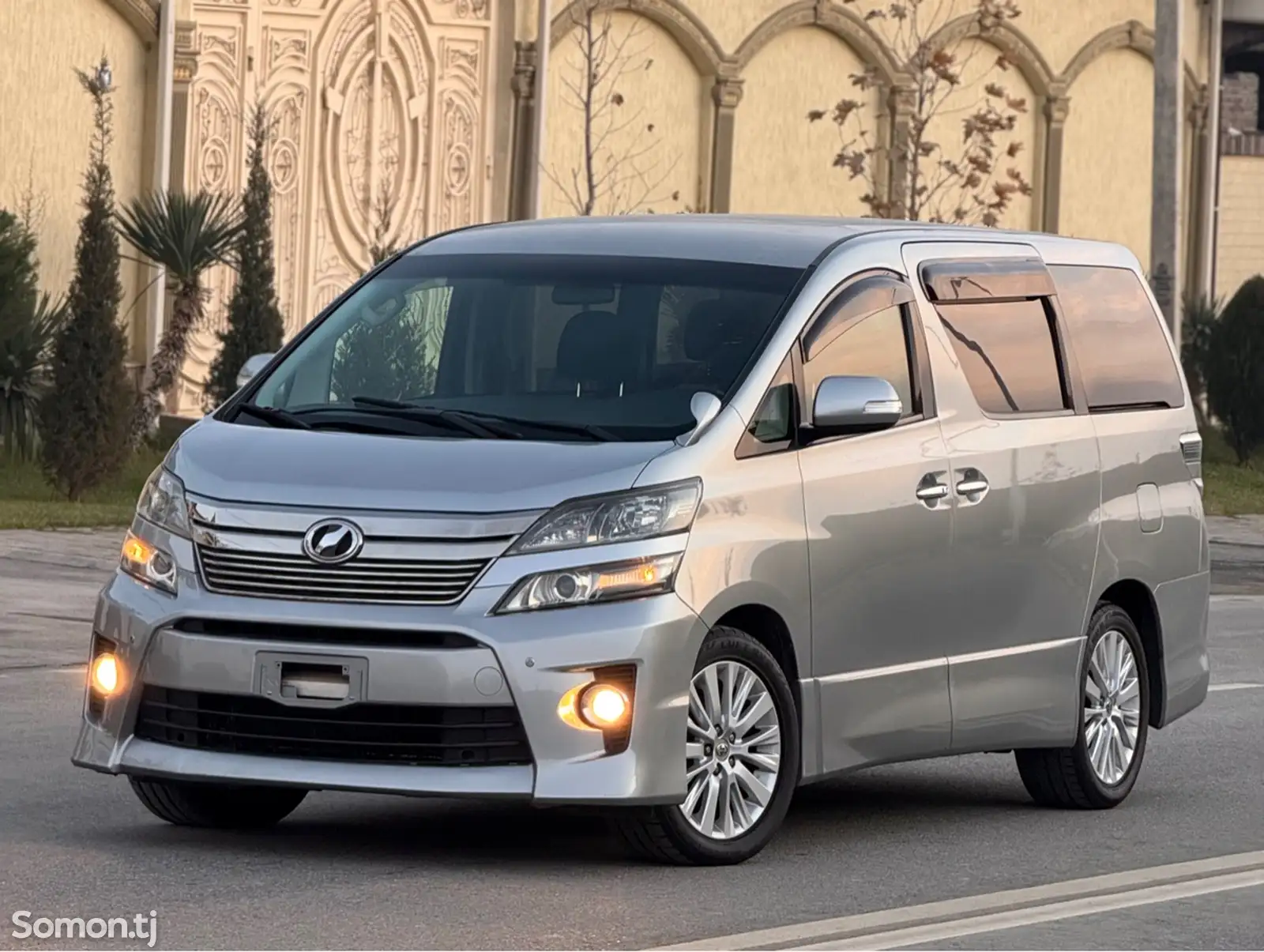 Toyota Vellfire, 2014-1