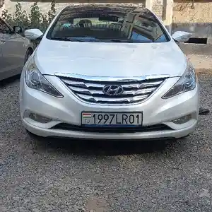 Hyundai Sonata, 2011