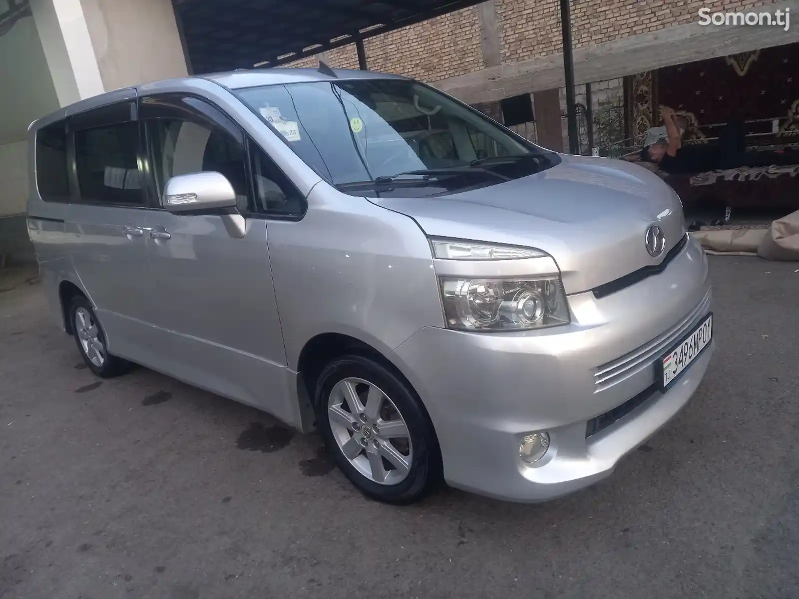 Toyota Voxy, 2008-3