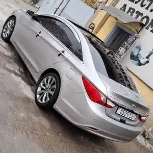 Hyundai Sonata, 2010