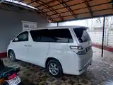 Toyota Vellfire, 2010-5