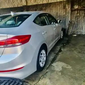 Hyundai Elantra, 2017