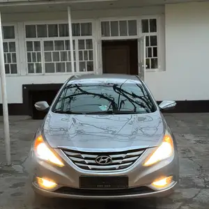 Hyundai Sonata, 2011