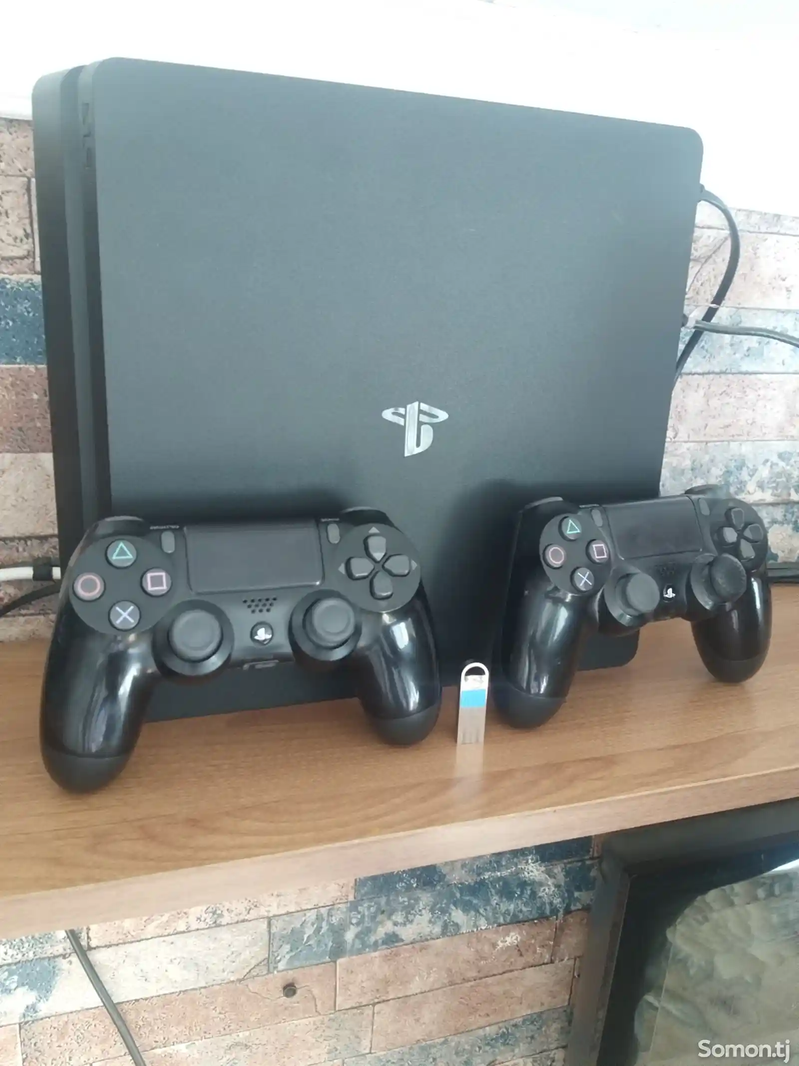 Игровая приставка Sony PlayStation 4 Slim-3