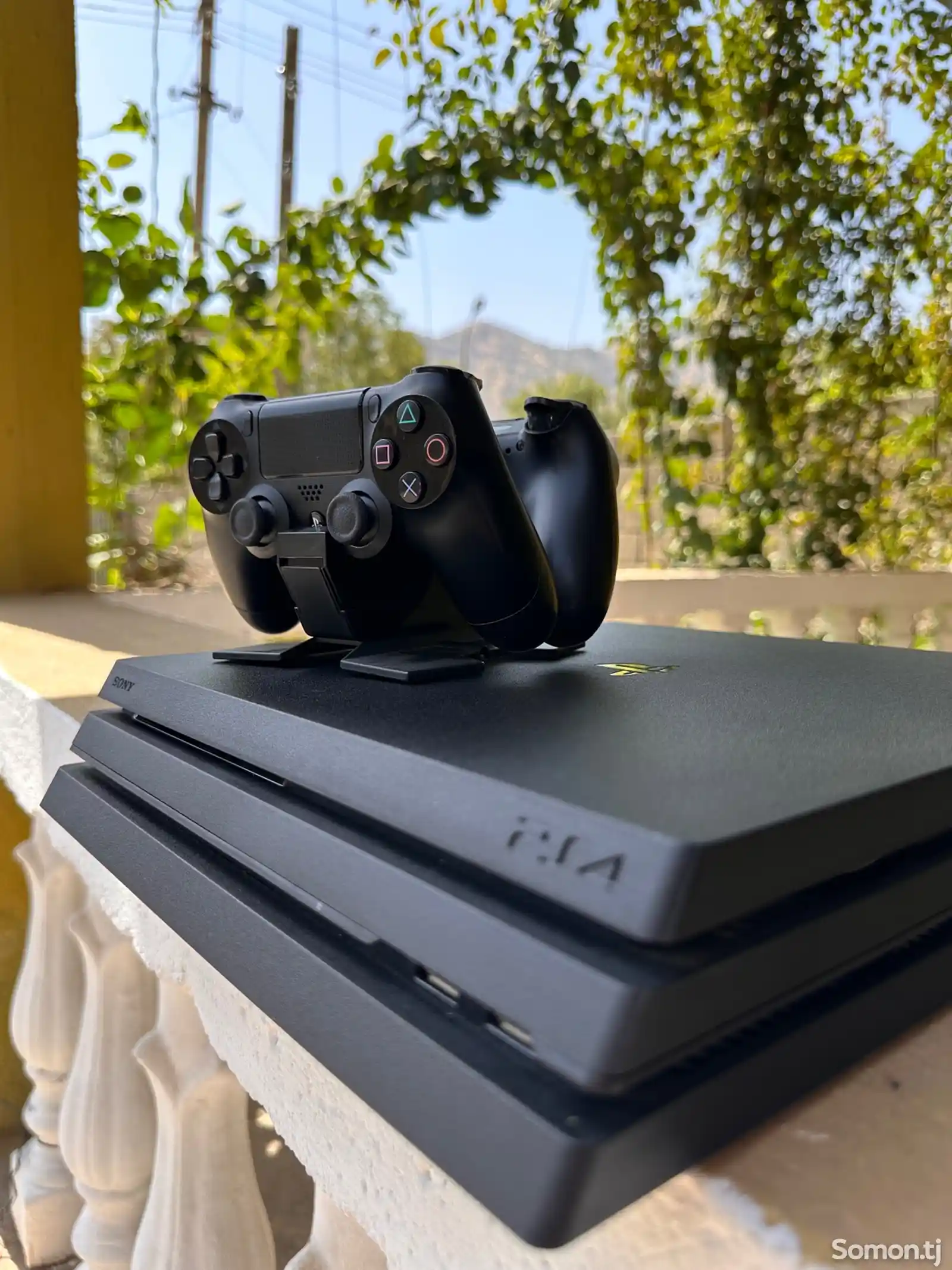 Игровая приставка Sony PlayStation 4 Pro-1