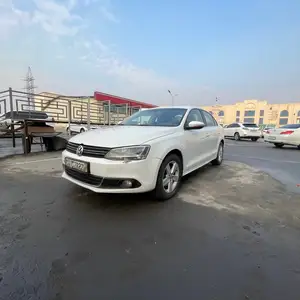 Volkswagen Jetta, 2012