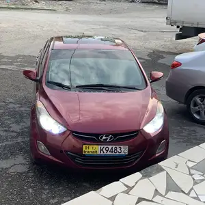 Hyundai Elantra, 2011