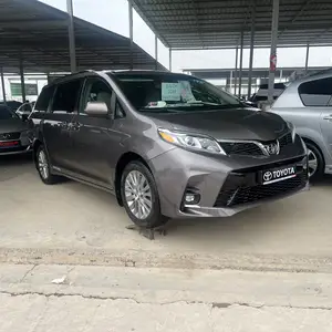 Toyota Sienna, 2015