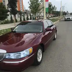 Lincoln Town Car, 2000