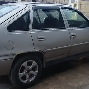 Daewoo Nexia, 1995