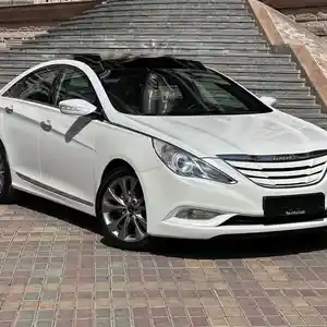 Hyundai Sonata, 2010