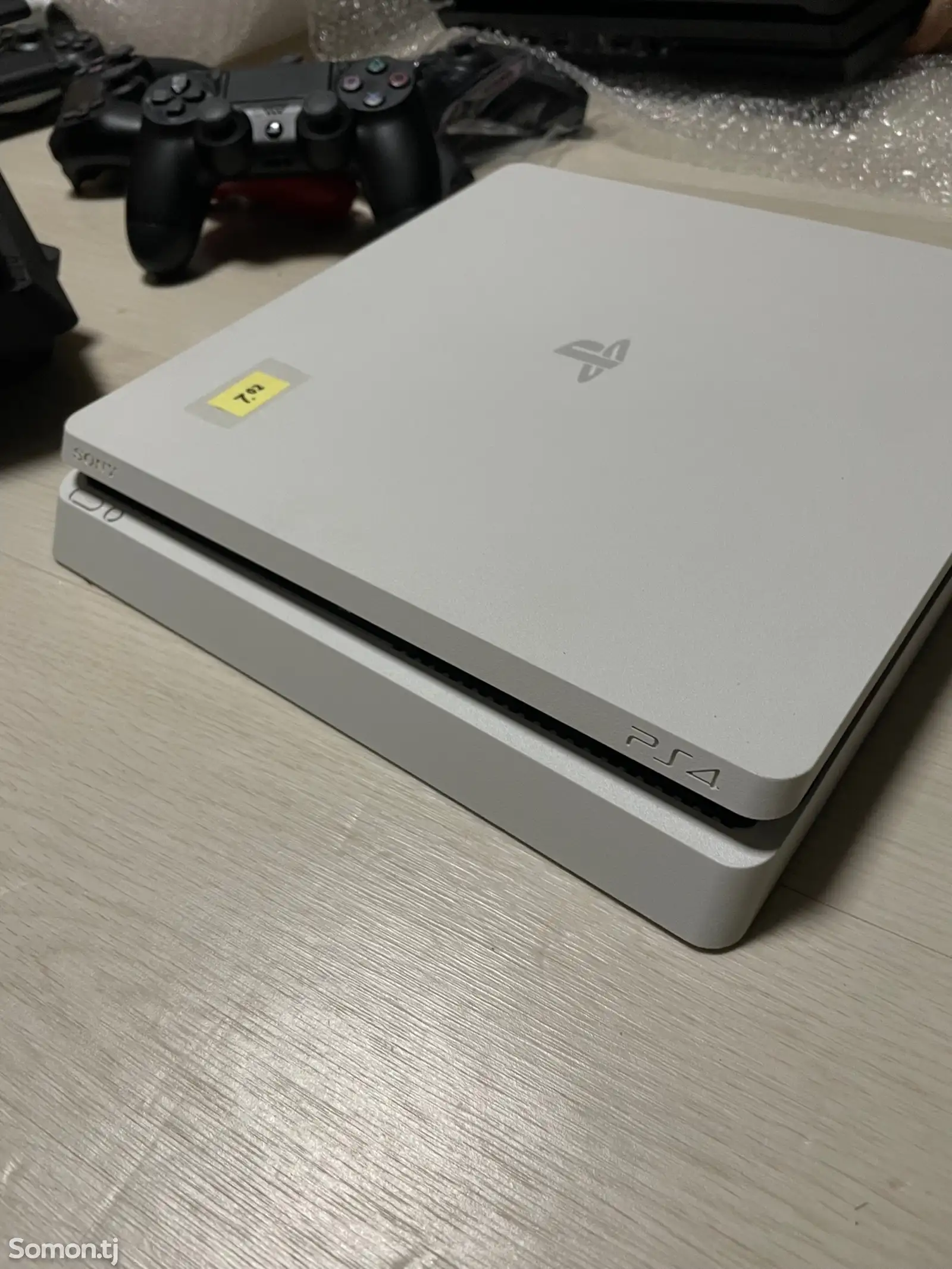 Игровая приставка PlayStation 4 slim-1