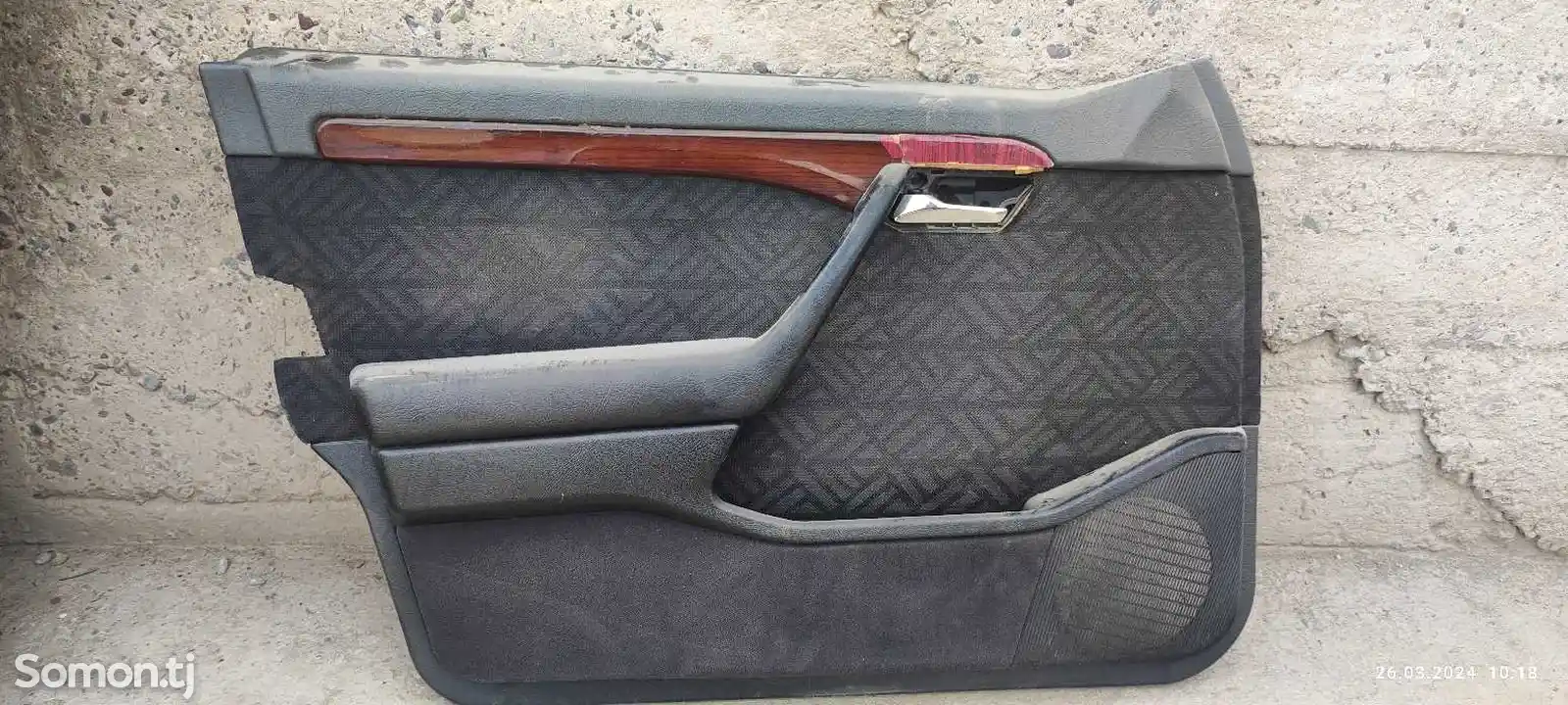 Обшивка двери от Mercedes-Benz W202-3
