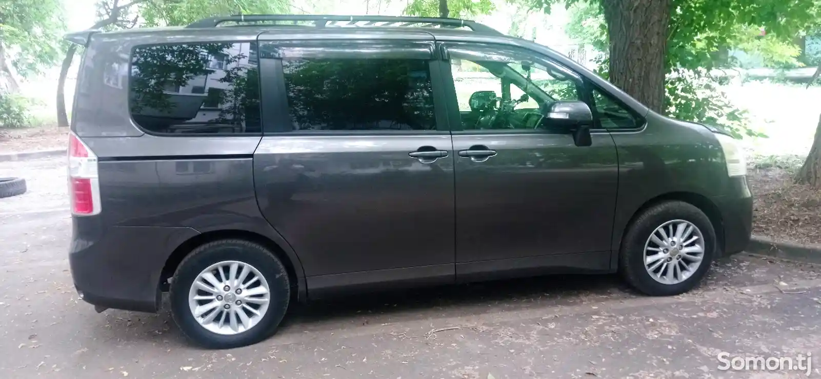 Toyota Noah, 2009-5