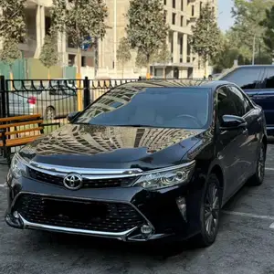 Лобовое стекло на Toyota Camry