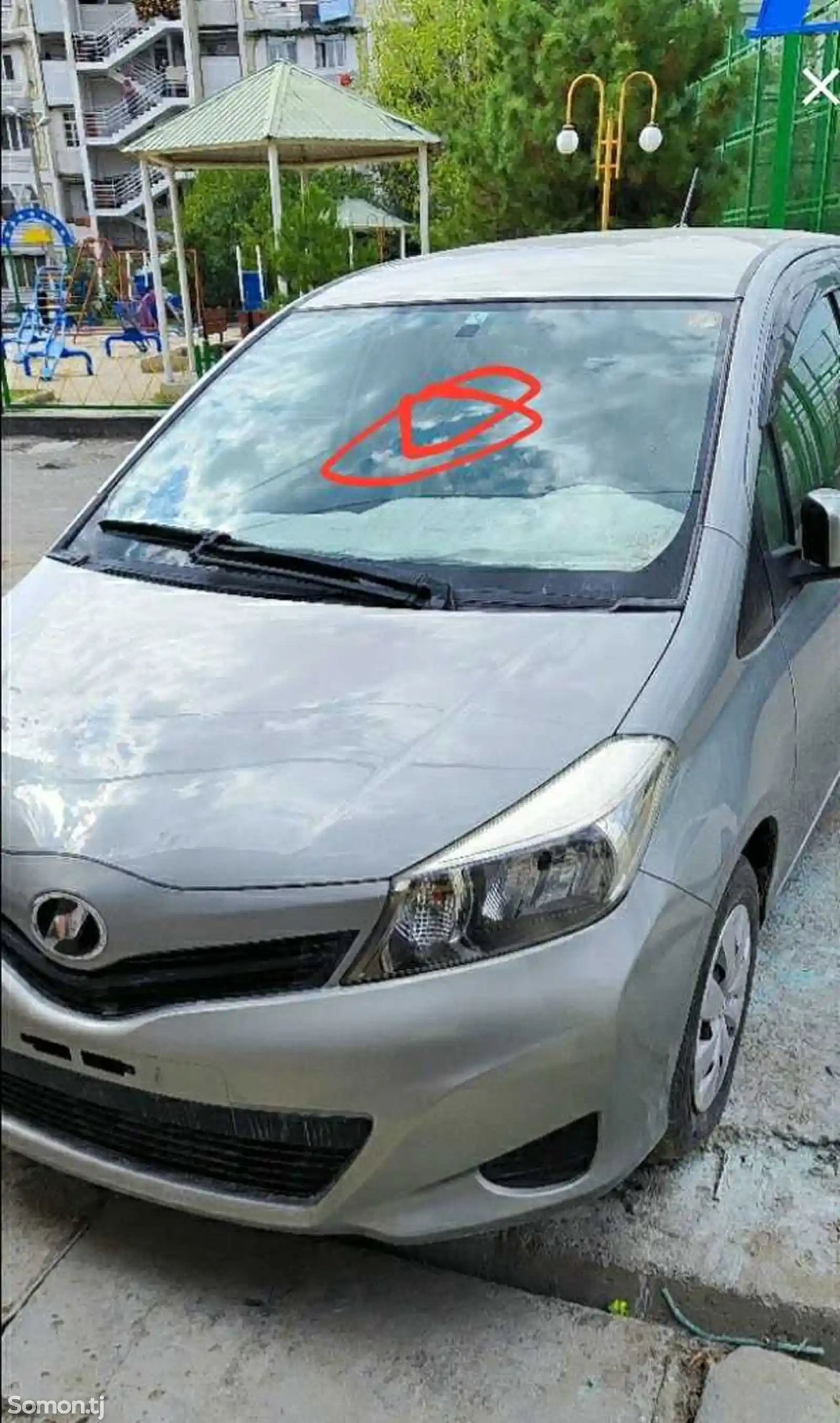 Лобовое стекло от Toyota Vitz 2011