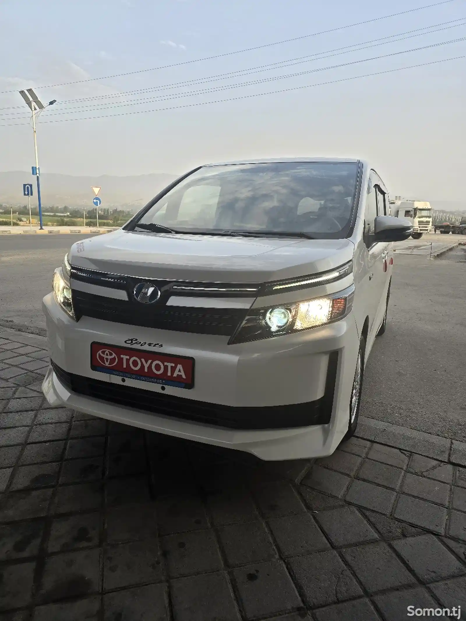 Toyota Voxy, 2014-5