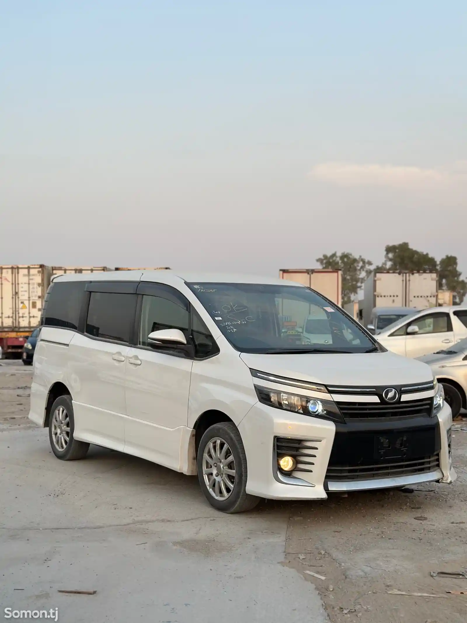 Toyota Voxy, 2014 на заказ-3