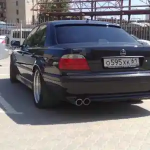 Заднее стекло от BMW E38