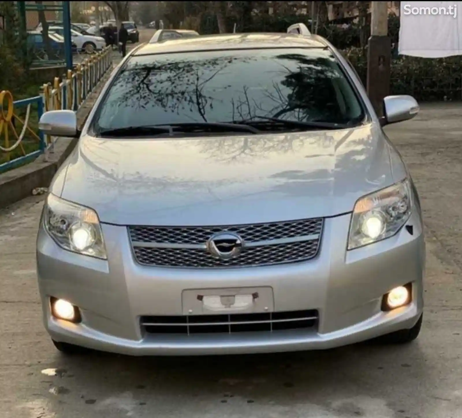 Лобовое стекло на Toyota Fielder