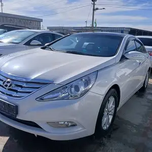 Hyundai Sonata, 2011