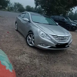 Hyundai Sonata, 2011