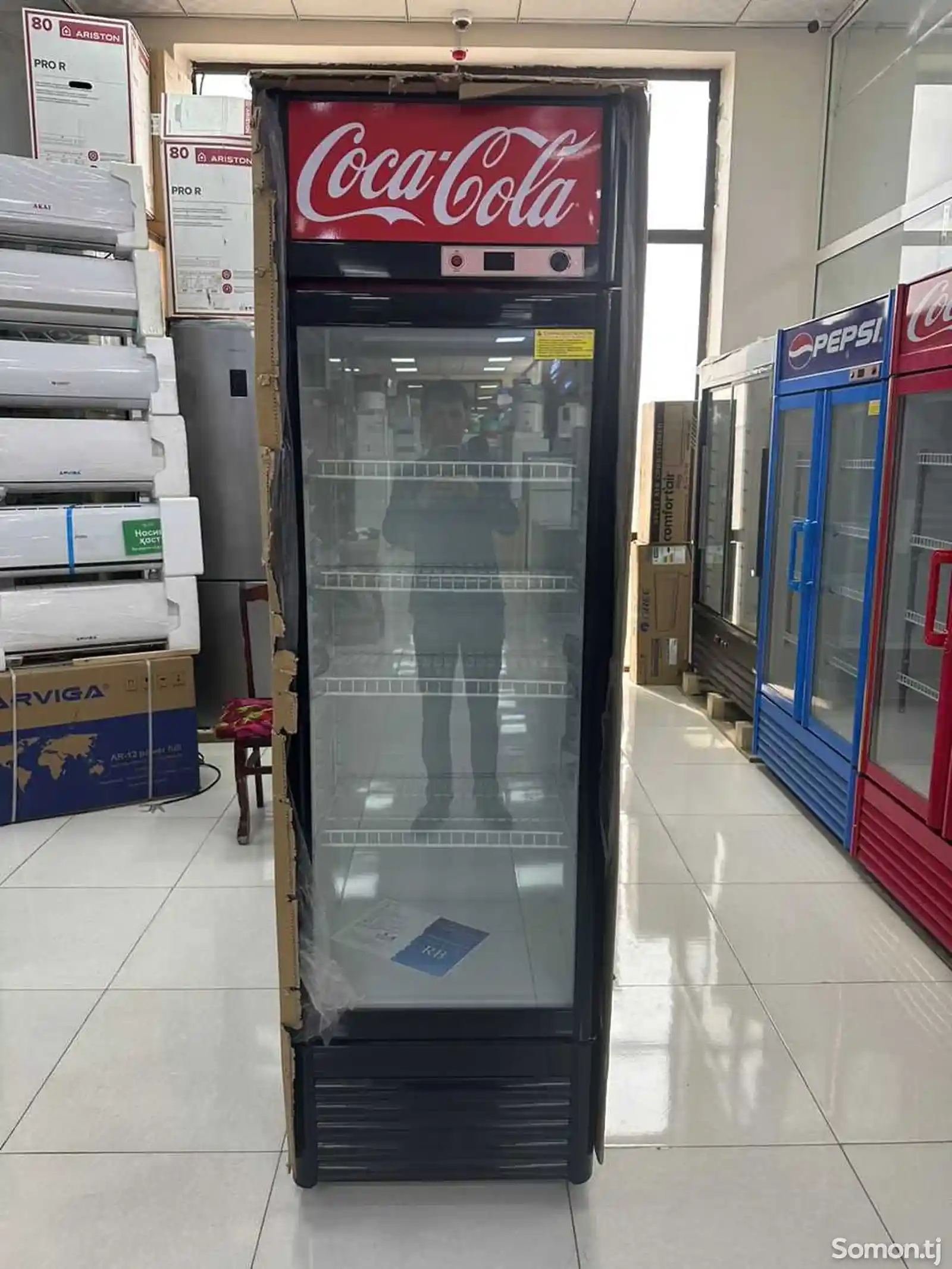 Витринный холодильник Coca Cola