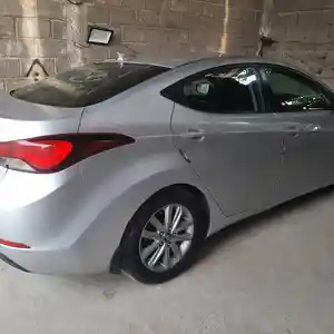 Hyundai Elantra, 2016