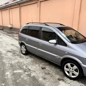 Opel Zafira, 2005