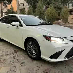 Lexus ES series, 2014