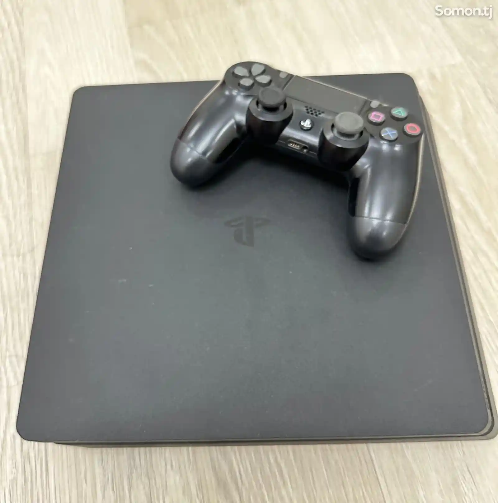 Игровая приставка Sony PS4