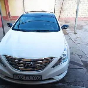 Hyundai Sonata, 2011