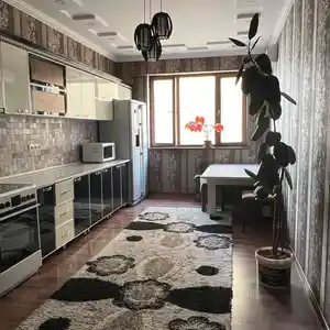 2-комн. квартира, 13 этаж, 100м², 13 мкр