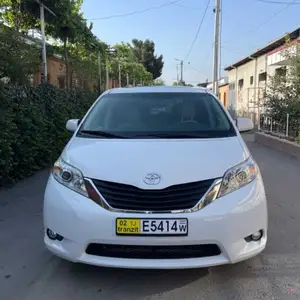 Toyota Sienna, 2011