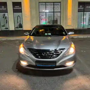 Hyundai Sonata, 2010