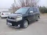 Toyota Voxy, 2009-2