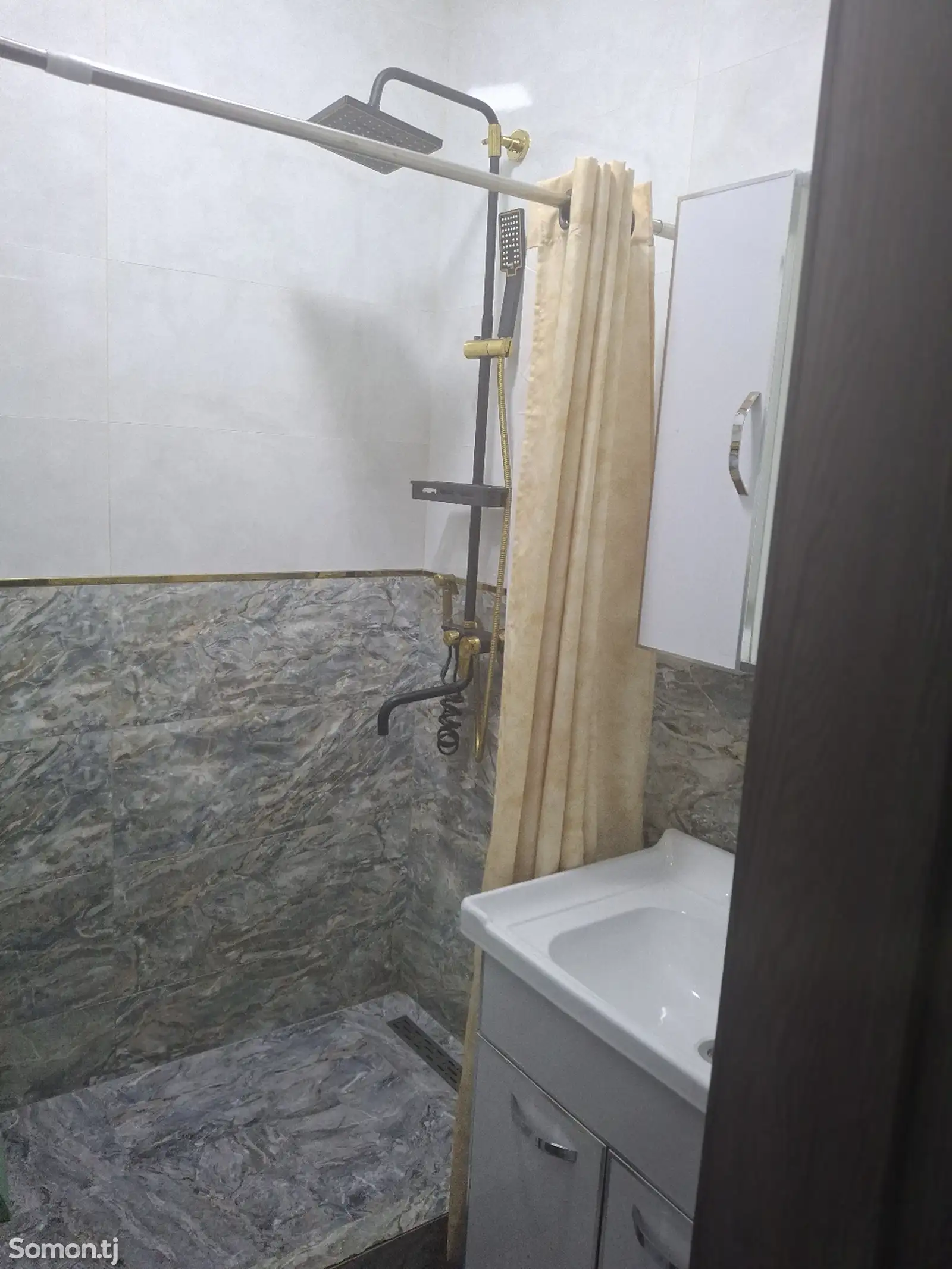 3-комн. квартира, 12 этаж, 80 м², Цирк-7